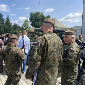 Symulacja wypadku i zarządzanie kryzysowe. Trening 9. Łódzkiej Brygady OT w Radomsku