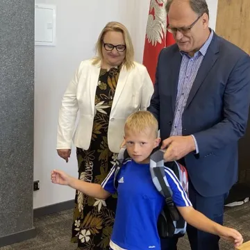 Energetyczne tornistry trafiły do pierwszoklasistów z Radomska