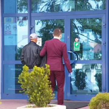 Decyzja o odebraniu matce 11 dzieci wciąż w mocy. Sąd odroczył rozprawę