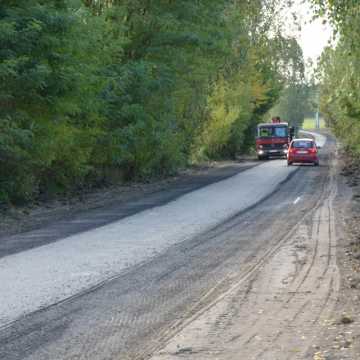 Trwa przebudowa powiatowych dróg w powiecie radomszczańskim