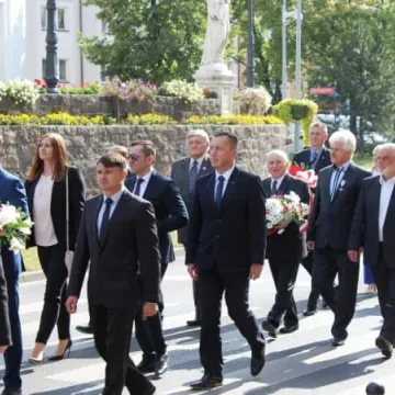 Odsłonięcie tablicy poświęconej żołnierzom KWP