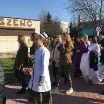 Happening Teatru Źródło „Z Niepodległą w sercu”