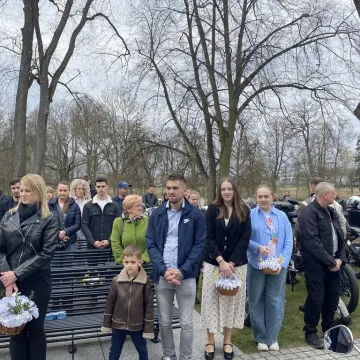 Tłumy motocyklistów i mieszkańców w Strzałkowie. Kolejna Moto Święconka za nami