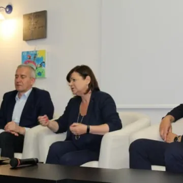 O programie partii z posłami PO