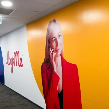 Transformuj swoje wnętrze z naklejkami ściennymi tworząc swoją unikalną przestrzeń marzeń!