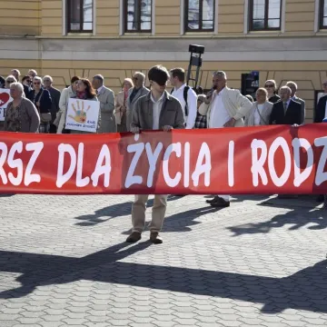 „Życie Łączy”. Mieszkańcy Radomska w Marszu dla Życia i Rodziny