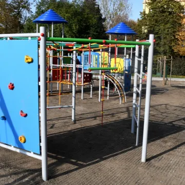 W Piotrkowie Tryb. powstał nowy plac zabaw