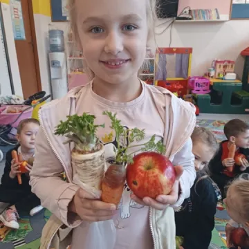 Zerówiaki z PSP nr 8 w Radomsku świętowały Światowy Dzień Warzyw i Owoców