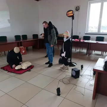 AED już dostępny na budynku OSP Pławno