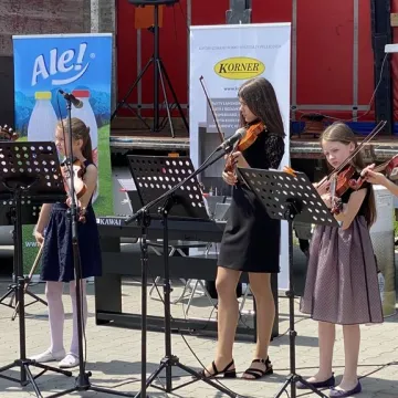 Klasyki zaparkowały w Radomsku. Trwa Auto-Moto Weteran 5