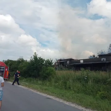 Pożar budynku gospodarczego w Dmeninie