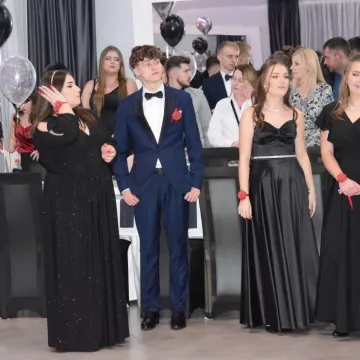 Szampańska zabawa studniówkowa ZSE w Radomsku