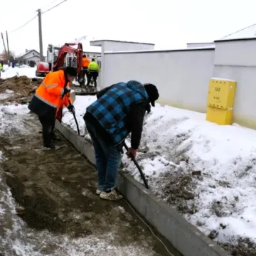 Trwa budowa chodnika w Amelinie i Dziepółci