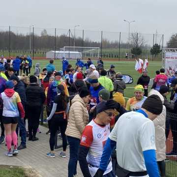 [WIDEO] Pobiegli, by uczcić Niepodległą. Za nami Radomszczański Bieg Niepodległości