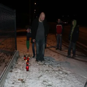 Symboliczne znicze przed GDDKiA