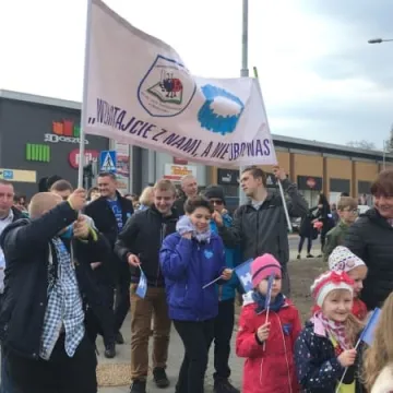 Pochód ulicami miasta - VII Radomszczańskie Dni Autyzmu