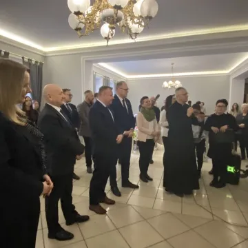 W Radomsku znów zasiedli do wspólnej Wigilii. 150 osób przy jednym stole