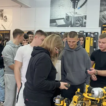 Akademia DeWalt w „Mechaniku”. Prestiżowy program tylko dla 10 szkół w kraju