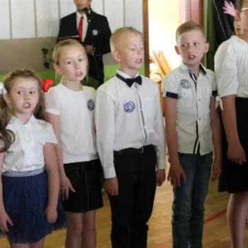 PSP 8 w Radomsku nadano imię „Przyjaciół Dzieci”. Uroczystości 50-lecia