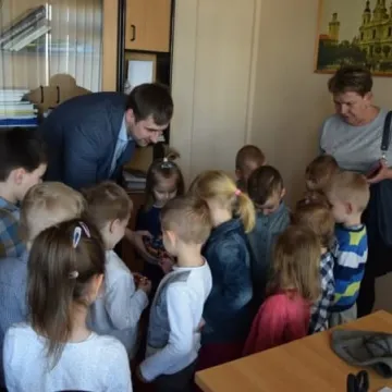 Przedszkolaki z wizytą w urzędzie miasta