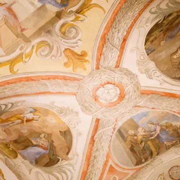 Freski, ołtarze i obrazy w nowej odsłonie. Kościół w Strzałkowie po renowacji