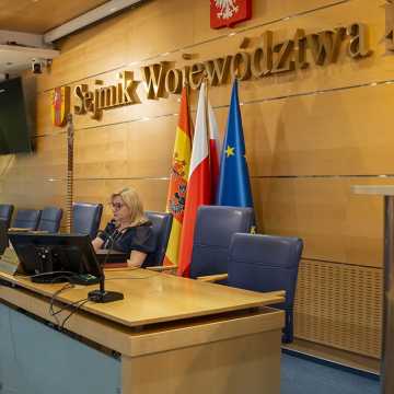 Zarząd województwa łódzkiego z wotum zaufania i absolutorium
