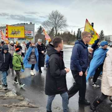 [WIDEO] Orszak Trzech Króli 2025 w Radomsku. „Kłaniajcie się królowie!”