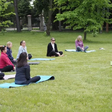 Mamy ćwiczyły jogę