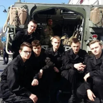 Mundurowi z Mechanika na pikniku NATO