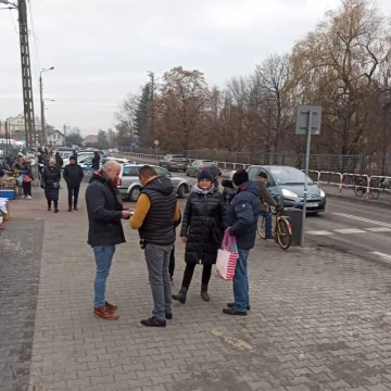 Refundacja dla in vitro. Platforma Obywatelska zbiera podpisy w Radomsku