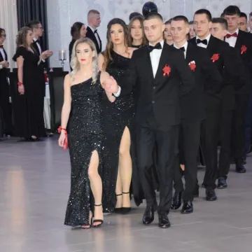 Szampańska zabawa studniówkowa ZSE w Radomsku