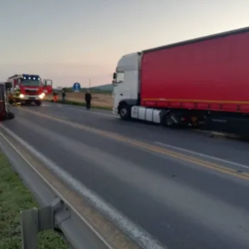 Wypadek w okolicach Kamieńska. 2 osoby trafiły do szpitala