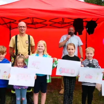 Strażacki piknik rodzinny w Dąbrówce zintegrował mieszkańców