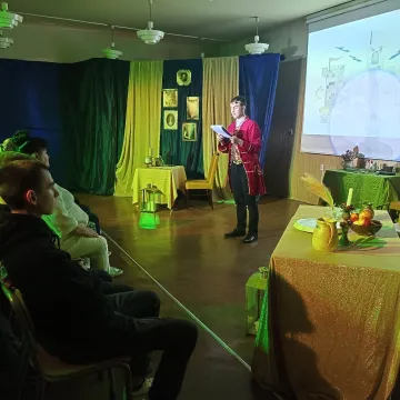 Uczniowie „elektryka” wystawili „Zemstę” Aleksandra Fredry