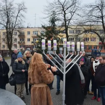 Zapalili chanukowe świece na placu 3 Maja w Radomsku