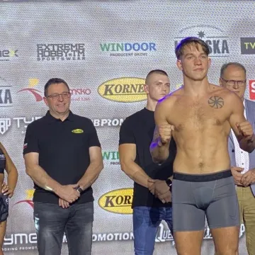Ceremonia ważenia zawodników przed galą Korner Radomsko Boxing Night