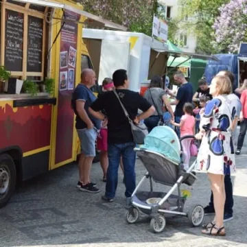 Food trucki opanowały plac 3 Maja