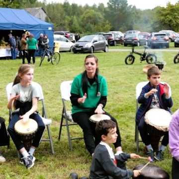 Jesienny piknik z KGW „Grzebień i Wyczesane”. Była pomoc, zabawa i integracja