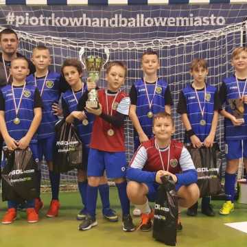 Młodzi piłkarze Świtu Kamieńsk wygrali Puchar Prezydenta Piotrkowa