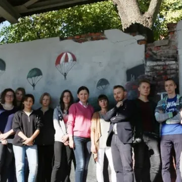 Mural grafików Ekonomika na 100-lecie niepodległości