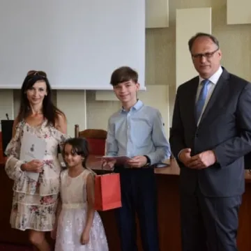 Prezydent nagrodził uzdolnionych uczniów 