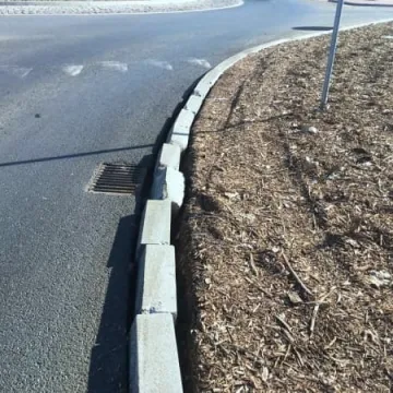 Uszkodzone rondo do remontu