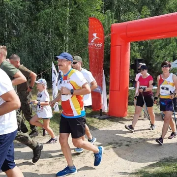 Tropem Wilczym. Bieg Pamięci Żołnierzy Wyklętych 2021 w Radomsku
