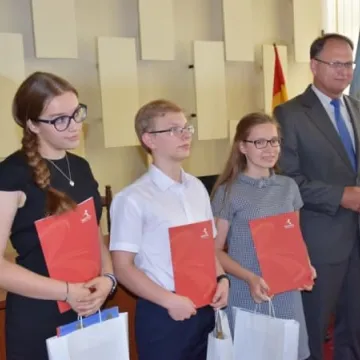 Prezydent nagrodził najlepszych uczniów