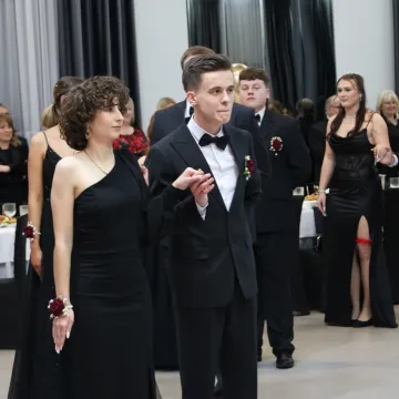 Studniówka uczniów „Drzewniaka” w Kobielach Wielkich