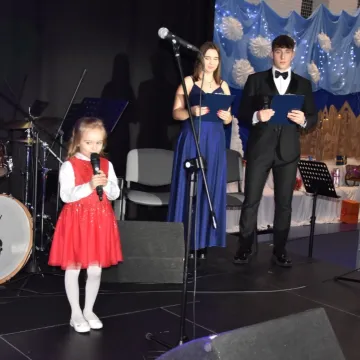 Kamieńsk. Nowa tradycja spotkań opłatkowych pracowników oświaty