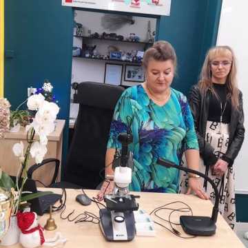 [WIDEO] Otwarcie Eko-Pracowni w PSP nr 1 w Radomsku – Krok ku zielonej przyszłości