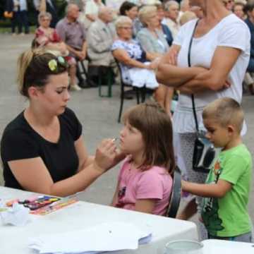 Patriotyczne pieśni w parku Świętojańskim