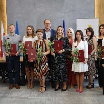 Nauczycielskie awanse w miejskich szkołach i przedszkolach w Radomsku