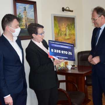 Blisko 16 mln złotych z Funduszu Inwestycji Samorządowych trafi do powiatu radomszczańskiego